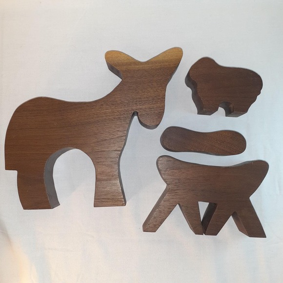 Wooden Nativity Scene Set - Picture 5 of 12